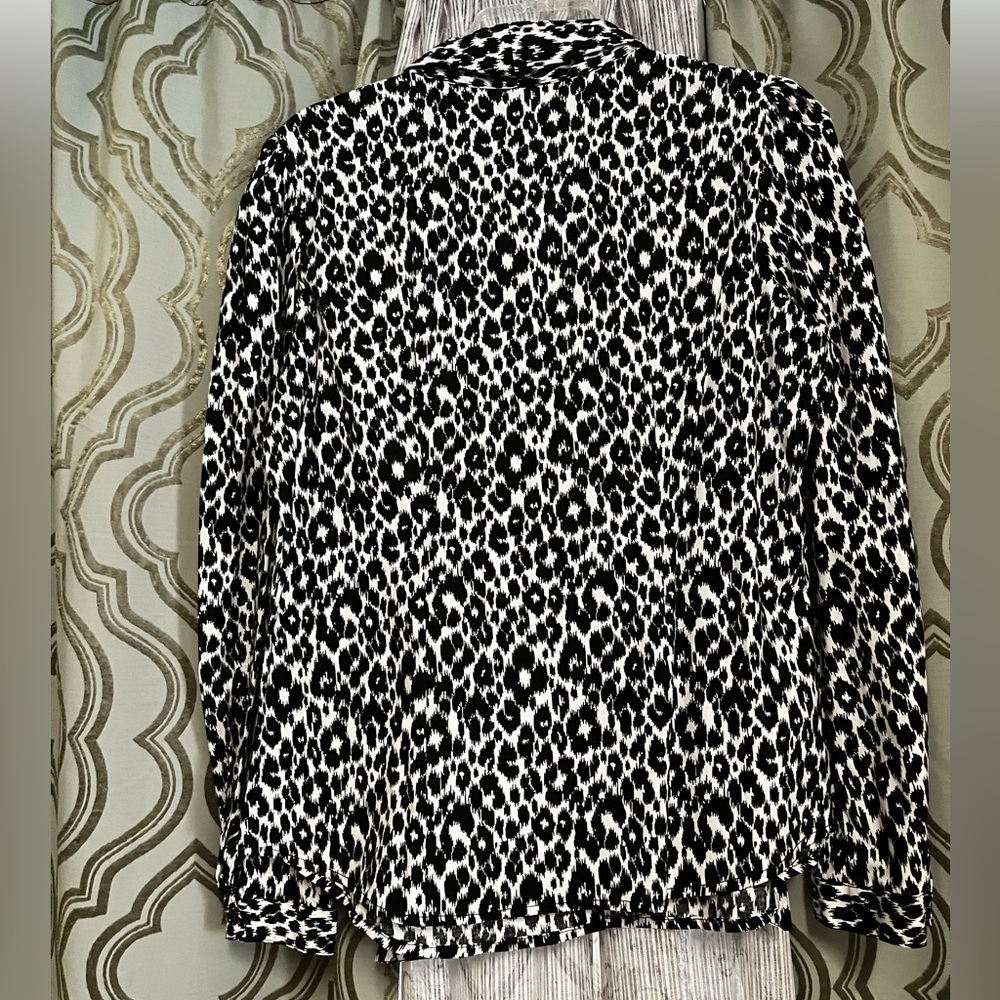 Ladies button long sleeve , front buttoned blouse
#10